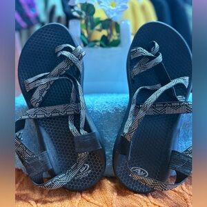 ATHLETIC WORKS Stylish Black and Gray Sandals